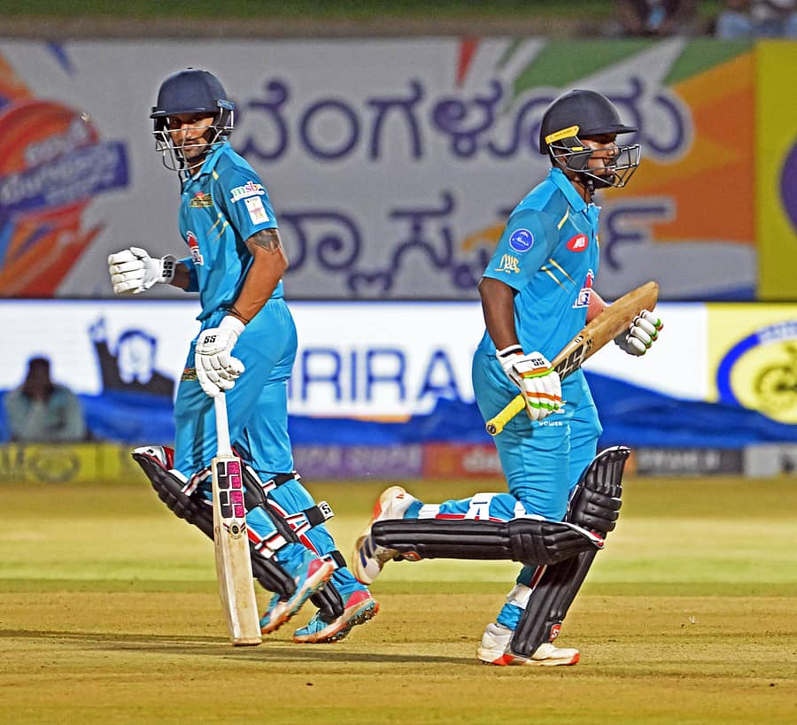 <div class="paragraphs"><p>ಗುಲ್ಬರ್ಗ ಮಿಸ್ಟಿಕ್ಸ್ ಪರ 93 ರನ್‌ಗಳ ಅಜೇಯ ಜೊತೆಯಾಟದಲ್ಲಿ ಪಾಲ್ಗೊಂಡ ಲವನೀತ್‌ ಸಿಸೋಡಿಯಾ ಹಾಗೂ ನಿಕಿನ್ ಜೋಸ್ ಜೋಡಿ </p></div>