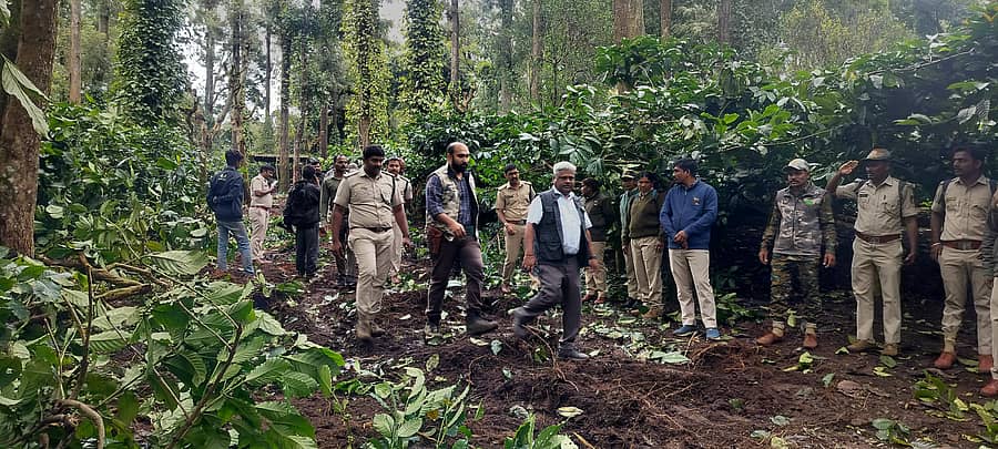 ಚಾಮರಾಜನಗರ ಜಿಲ್ಲೆ ಯಳಂದೂರು ತಾಲ್ಲೂಕಿನ ಬಿಆರ್‌ಟಿ ಅರಣ್ಯದಲ್ಲಿ ಈಚೆಗೆ ಒತ್ತುವರಿ ತೆರವು ಕಾರ್ಯಾಚರಣೆ ನಡೆಯಿತು