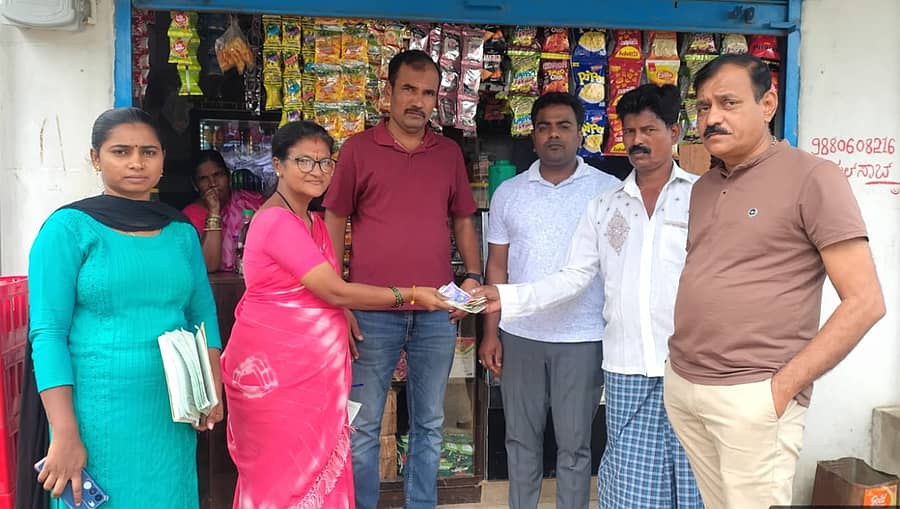 ಯಾದಗಿರಿಯಲ್ಲಿ ನಡೆದ ತೆರಿಗೆ ಸಂಗ್ರಹ ಅಭಿಯಾನದಲ್ಲಿ ವರ್ಕನಳ್ಳಿಯ ಸಿಬ್ಬಂದಿ ತೆರಿಗೆ ಸಂಗ್ರಹಿಸಿದರು