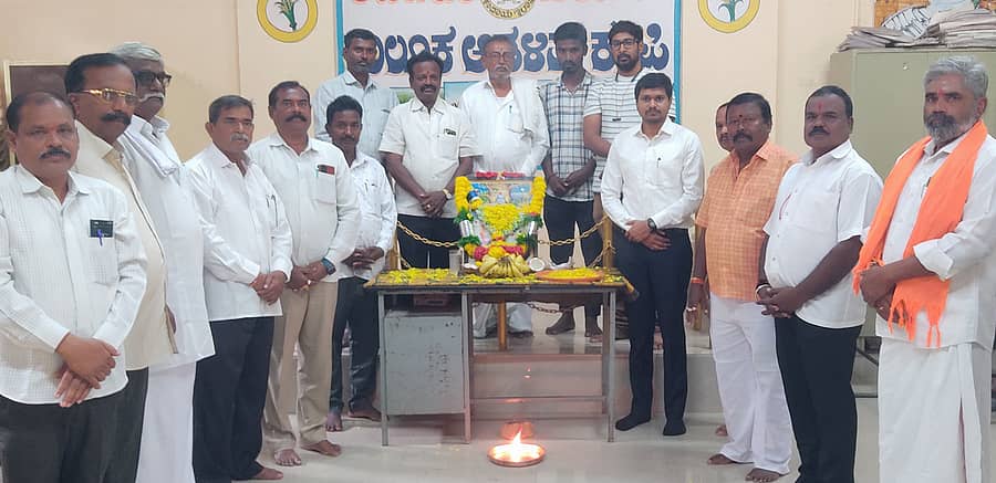 ಕಂಪ್ಲಿ ತಾಲ್ಲೂಕು ಕಚೇರಿ ಸಭಾಂಗಣದಲ್ಲಿ ಶನಿವಾರ ಶ್ರೀಕೃಷ್ಣ ಜಯಂತ್ಯುತ್ಸವ ಆಚರಿಸಲಾಯಿತು