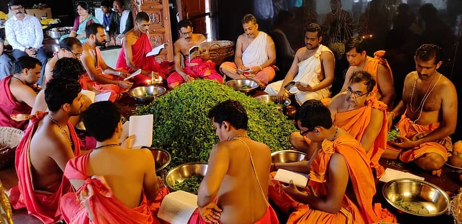 ಶಕ್ತಿನಗರದ ಗೋಪಾಲಕೃಷ್ಣ ದೇವಸ್ಥಾನದಲ್ಲಿ ಶ್ರೀಕೃಷ್ಣನಿಗೆ ಲಕ್ಷ ತುಳಸಿ ಅರ್ಚನೆ ನಡೆಯಿತು