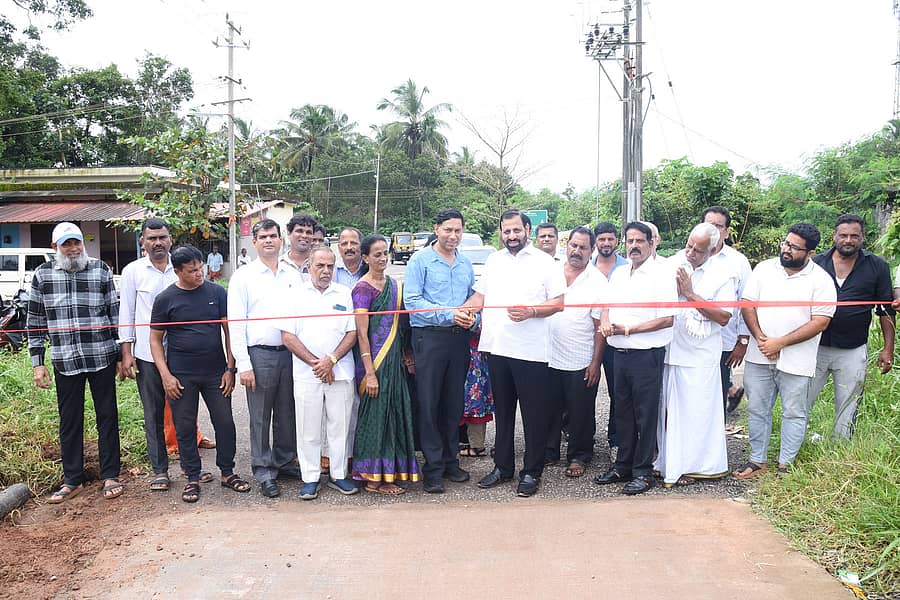 ಅದಾನಿ ಪವರ್ ಲಿಮಿಟೆಡ್ - ಉಡುಪಿ ಟಿಪಿಪಿಯ ಸಿಎಸ್‌ಆರ್ ಅಂಗವಾದ ಅದಾನಿ ಫೌಂಡೇಷನ್ ಮೂಲಕ ಬೆಳಪು ಗ್ರಾಮದ ಪಣಿಯೂರಿನಿಂದ ಪಡುಬಿದ್ರಿ ರೈಲು ನಿಲ್ದಾಣದವರೆಗೆ ಕಾಂಕ್ರೀಟ್ ರಸ್ತೆಯ ಉದ್ಘಾಟನೆ, ಎರಡನೇ ಹಂತದ ಕಾಮಗಾರಿಯ ಶಿಲಾನ್ಯಾಸ ಶನಿವಾರ ನೆರವೇರಿತು