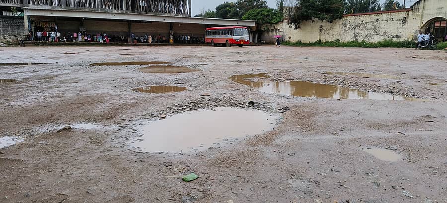 ಚಿಕ್ಕಮಗಳೂರು ನಗರದಲ್ಲಿರುವ ಗ್ರಾಮೀಣ ವಿಭಾಗದ ಬಸ್ ನಿಲ್ದಾಣದ ಸ್ಥಿತಿ