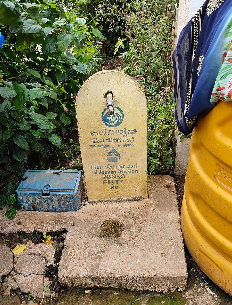 ಶಿಗ್ಗಾವಿ ತಾಲ್ಲೂಕಿನ ಕಂಕಣವಾಡದಲ್ಲಿ ನೀರು ಬಾರದೇ ಹಾಳಾಗಿರುವ ಮನೆಯೊಂದರ ನಳ
