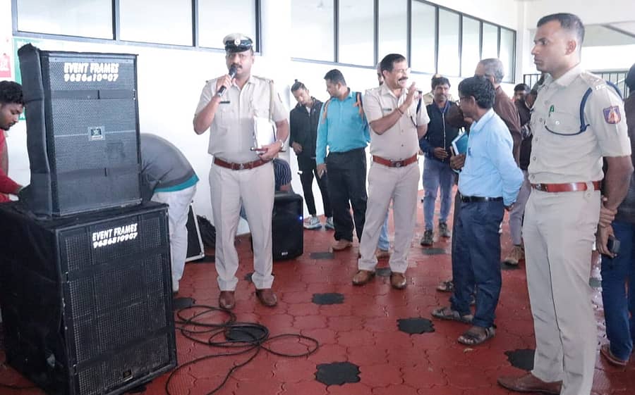 ಸಭೆಯಲ್ಲಿ ಶಬ್ದಮಾಲಿನ್ಯ ಕುರಿತು ಪ್ರಾತ್ಯಕ್ಷಿಕೆ ನೀಡಲಾಯಿತು