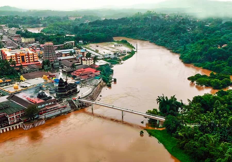 ಶೃಂಗೇರಿಯಲ್ಲಿ ತುಂಗಾ ನದಿ ಮೈದುಂಬಿ ಹರಿಯಿತು  –ಚಿತ್ರ: ಕೆ.ಎನ್.ರಾಘವೇಂದ್ರ