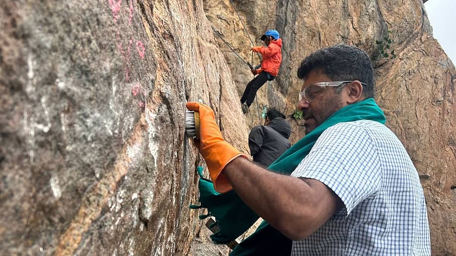 ಹೆಸರುಗಳನ್ನು ಸ್ವಚ್ಛಗೊಳಿಸಿದ ದರ್ಶನ್‌ ಪುಟ್ಟಣ್ಣಯ್ಯ 