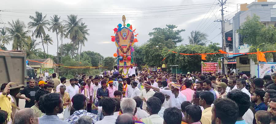 ಗಂಗಾವತಿ ತಾಲ್ಲೂಕಿನ ವಡ್ಡರಹಟ್ಟಿ ಗ್ರಾಮದಲ್ಲಿ ಬಸವೇಶ್ವರ ಉಚ್ಚಾಯ ಮಹೋತ್ಸವ ಜರುಗಿತು