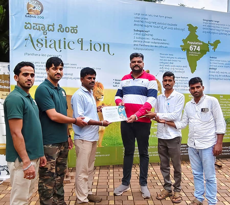 ಶಾಸಕ ಯಾಸೀರ್‌ ಅಹ್ಮದ್‌ಖಾನ್‌ ಪಠಾಣ ಅವರ ಸಹೋದರ ಗೌಸ್ ನರಗುಂದ, ಆಪ್ತ ಸಹಾಯಕ ಹಸನ್ ಮುಲ್ಲನವರ ಮತ್ತು ಜಾಫರ ವಾಲಿಕಾರ ಅವರು ಬಿಂಕದಕಟ್ಟಿ ಮೃಗಾಲಯದ ಅಧಿಕಾರಿಗಳಿಂದ ದತ್ತು ಪ್ರಮಾಣಪತ್ರ ಪಡೆದರು 