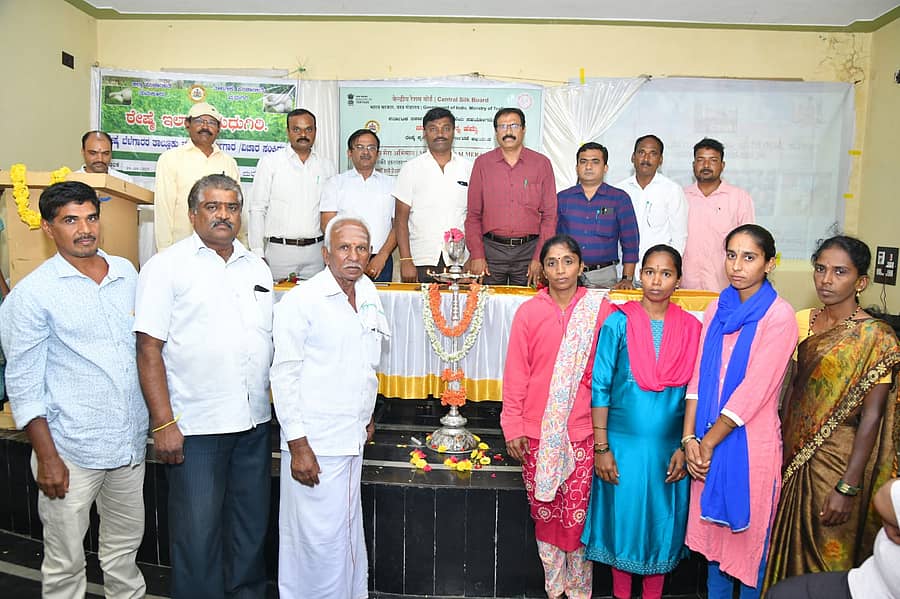 ಮಧುಗಿರಿ ರೋಟರಿ ಭವನದಲ್ಲಿ ರೇಷ್ಮೆ ಕಾರ್ಯಾಗಾರ ನಡೆಯಿತು