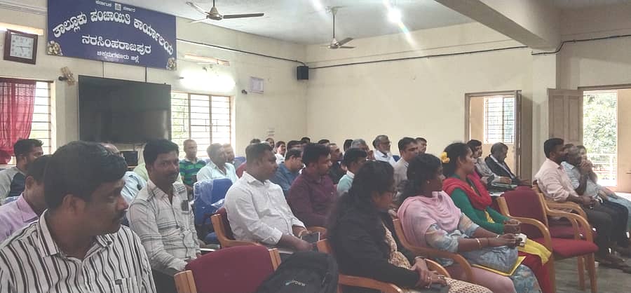 ನರಸಿಂಹರಾಜಪುರದ ಸಾಮರ್ಥ್ಯ ಸೌಧದಲ್ಲಿ ಮಂಗಳವಾರ ನಡೆದ ಅತಿವೃಷ್ಟಿ ಕುರಿತ ಸಭೆಯಲ್ಲಿ ಭಾಗವಹಿಸಿದ್ದ ಅಧಿಕಾರಿಗಳು