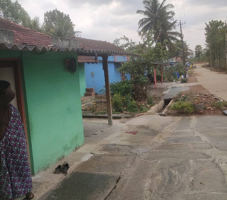 ಹಾಸನ ಜಿಲ್ಲೆಯ ಆಲೂರು ತಾಲ್ಲೂಕಿನ ಬ್ಯಾಬ ಅರಣ್ಯ ಪ್ರದೇಶದಲ್ಲಿ ಮನೆ ನಿರ್ಮಿಸಿಕೊಂಡಿರುವ ಹೇಮಾವತಿ ಯೋಜನೆ ಸಂತ್ರಸ್ತರು