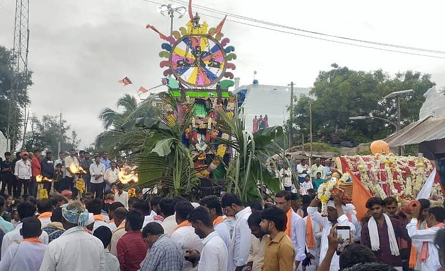 ಕುಕನೂರು ತಾಲ್ಲೂಕಿನ ಕಕ್ಕಿಹಳ್ಳಿ ಗ್ರಾಮದಲ್ಲಿ ಅಳಿಯ ಚನ್ನಬಸವೇಶ್ವರ ಸ್ವಾಮಿಯ ಉಚ್ಚಾಯ ಮಂಗಳವಾರ ಅದ್ದೂರಿಯಾಗಿ ಜರುಗಿತು