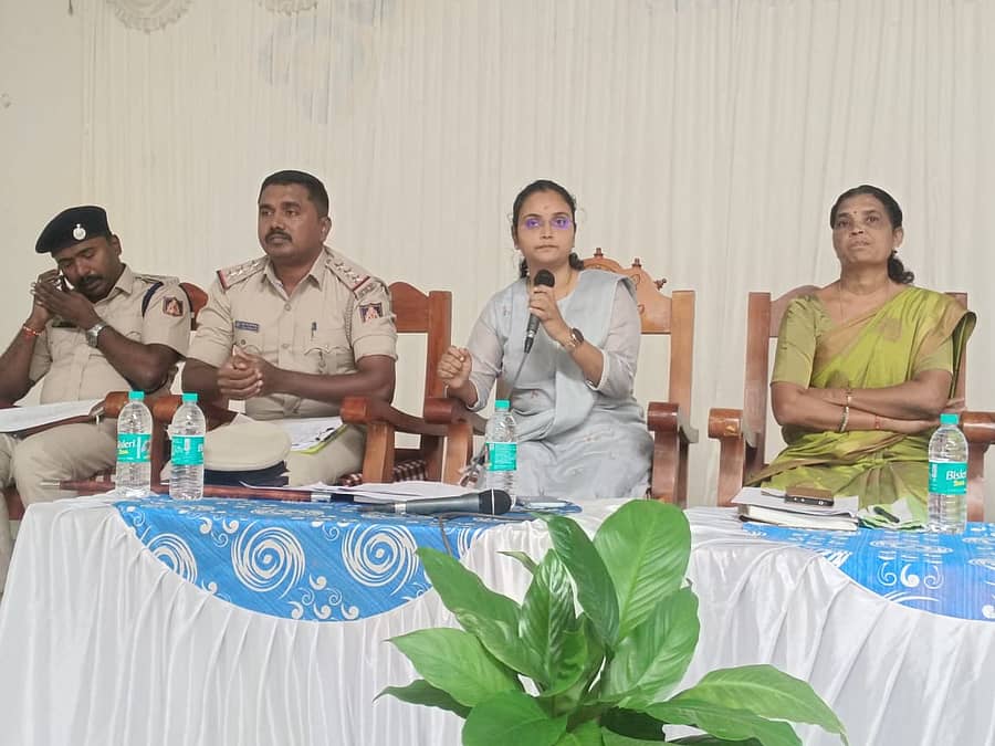 ಮೂಡಿಗೆರೆಯಲ್ಲಿ ನಡೆದ ಗಣೇಶೋತ್ಸವ, ಈದ್ ಮಿಲಾದ್ ಶಾಂತಿ ಸಭೆಯಲ್ಲಿ ತಹಶೀಲ್ದಾರ್ ಅಶ್ವಿನಿ ಮಾತನಾಡಿದರು