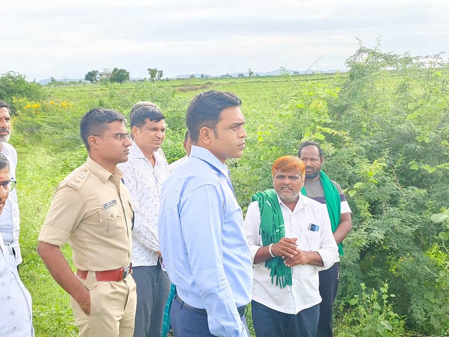 20ಎಸ್ಎಚ್ಪಿ 2: ಶಹಾಪುರ ತಾಲೂಕಿನಲ್ಲಿ ಮಳೆಯಿಂದ ಹಾನಿಯಾದ ಪ್ರದೇಶಗಳಿಗೆ ಬುಧವಾರ ಡಿಸಿ ಹಾಗೂ ಎಸ್ಪಿ ಭೇಟಿ ನೀಡಿ ಪರಿಶೀಲನೆ ನಡೆಸಿದರು