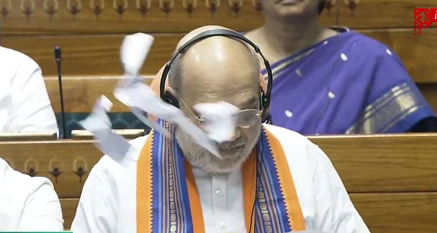 <div class="paragraphs"><p>‘ಸಂವಿಧಾನ (130ನೇ ತಿದ್ದುಪಡಿ) ಮಸೂದೆ 2025‘ ಪ್ರತಿ&nbsp;ಹರಿದು ಕೇಂದ್ರ ಗೃಹ ಸಚಿವ ಅಮಿತ್‌ ಶಾ ಅವರತ್ತ ಎಸೆದ ವಿರೋಧ ಪಕ್ಷಗಳ ನಾಯಕರು<br></p></div>