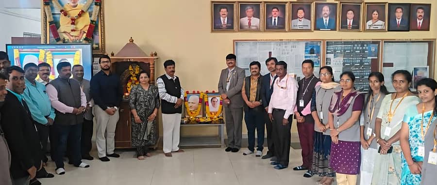 ದೊಡ್ಡಬಳ್ಳಾಪುರದ ಆರ್.ಎಲ್.ಜಾಲಪ್ಪ ಸಮೂಹ ಶಿಕ್ಷಣ ಸಂಸ್ಥೆಗಳಲ್ಲಿ ಬುಧವಾರ ಮಾಜಿ ಮುಖ್ಯಮಂತ್ರಿ ಡಿ.ದೇವರಾಜ ಅರಸ್‌ ಮತ್ತು ಮಾಜಿ ಪ್ರಧಾನಿ ರಾಜೀವ್‌ಗಾಂಧಿ ಜನ್ಮ  ದಿನಾಚರಣೆ ಆಚರಿಸಲಾಯಿತು