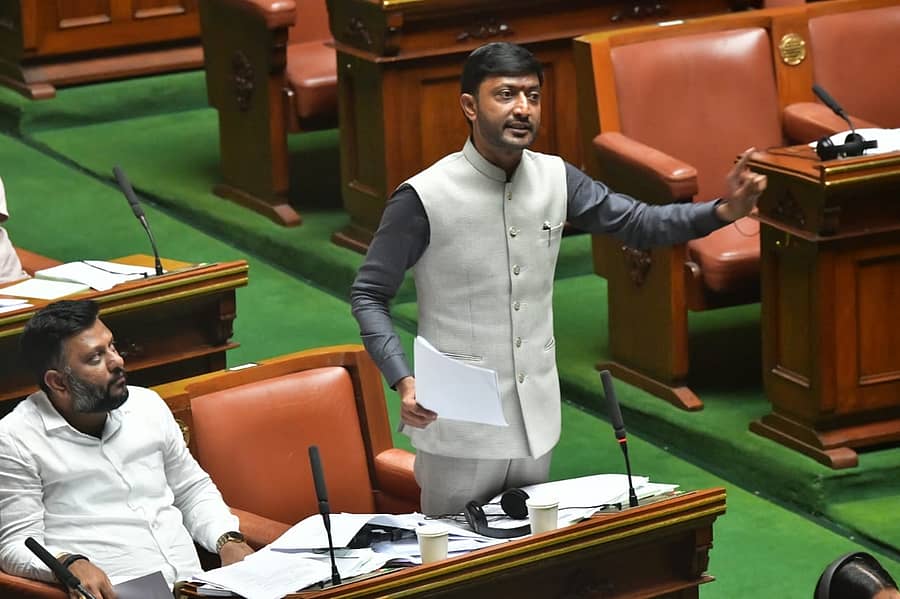 <div class="paragraphs"><p> ಶಾಸಕ ಕಂದಕೂರ ಅವರು ಸದನದಲ್ಲಿ </p></div>