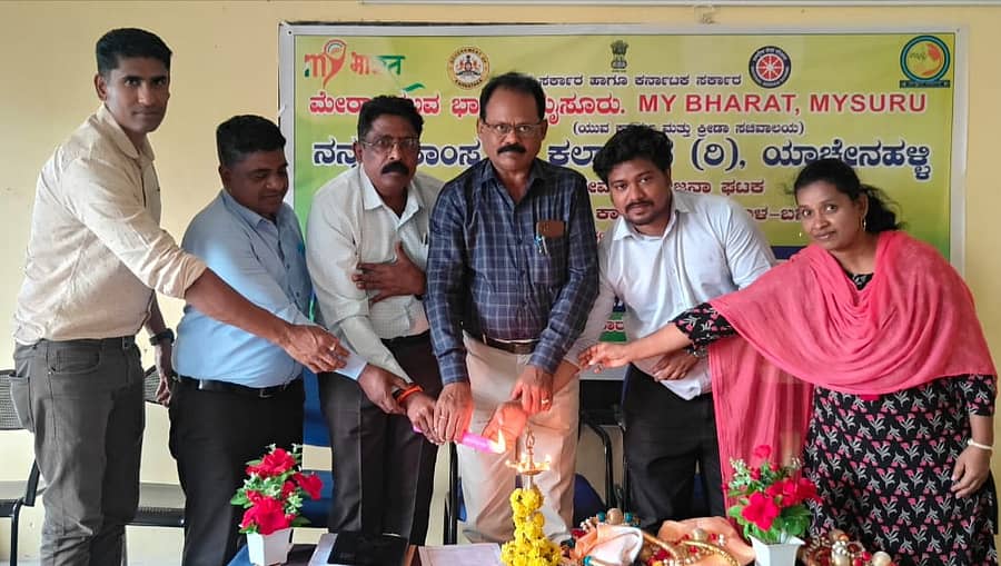 ತಿ.ನರಸೀಪುರ ತಾಲ್ಲೂಕಿನ ಬನ್ನೂರು ಸರ್ಕಾರಿ ಪಿಯು ಕಾಲೇಜಿನಲ್ಲಿ ನಡೆದ ಸರ್ಕಾರಿ ಯೋಜನೆಗಳ ಕುರಿತ ಕಾರ್ಯಾಗಾರವನ್ನು ಬನ್ನೂರು ಪುರಸಭಾ ಮುಖ್ಯಾಧಿಕಾರಿ ಪುಟ್ಟರಾಜು ಉದ್ಘಾಟಿಸಿದರು