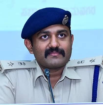 <div class="paragraphs"><p>ಆರ್. ಶ್ರೀನಿವಾಸ ಗೌಡ ಜಿಲ್ಲಾ ಪೊಲೀಸ್ ವರಿಷ್ಠಾಧಿಕಾರಿ</p></div>
