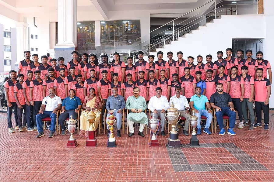 ಮೂಡುಬಿದಿರೆಯ ಆಳ್ವಾಸ್ ಕ್ರೀಡಾ ತಂಡ