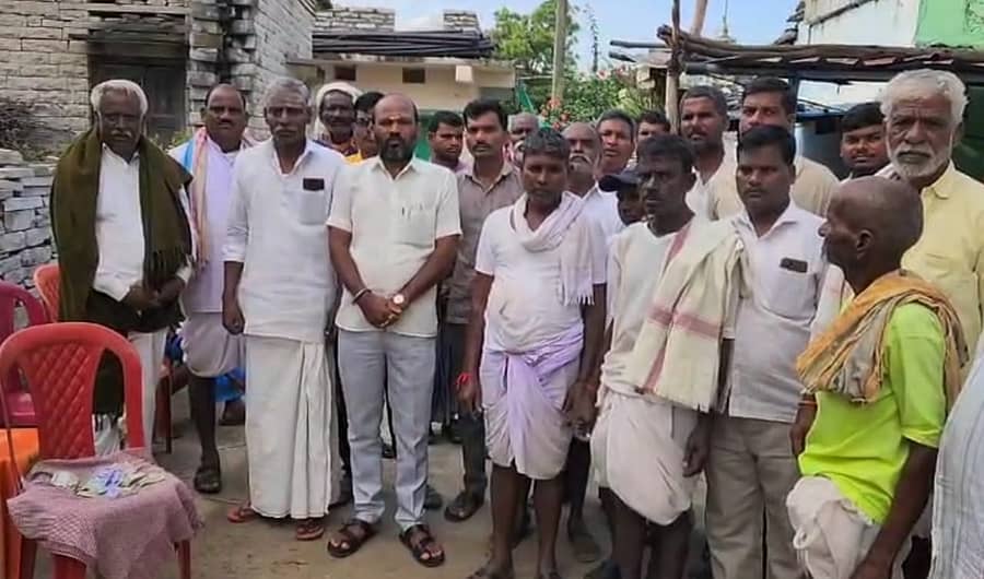 <div class="paragraphs"><p>ಹೈದರಾಬಾದಲ್ಲಿ ಮೃತಪಟ್ಟಿದ್ದ ದಂಪತಿಯನ್ನು ದೇಣಿಗೆ ಎತ್ತಿ ಅಂತ್ಯಕ್ರಿಯೆ ಮಾಡಿದ ಗ್ರಾಮಸ್ಥರು</p></div>