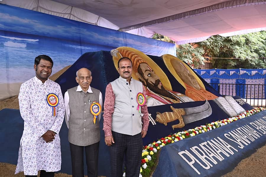 ಮಾರತಹಳ್ಳಿಯ ವಾಗ್ದೇವಿ ವಿಲಾಸ ಶಾಲೆಯಲ್ಲಿ ಆಯೋಜಿಸಿರುವ ಕಲಾ ಉತ್ಸವವನ್ನು ಇಸ್ರೊ ಮಾಜಿ ಅಧ್ಯಕ್ಷ ಕಿರಣ್ ಕುಮಾರ್ ಉದ್ಘಾಟಿಸಿದರು. 