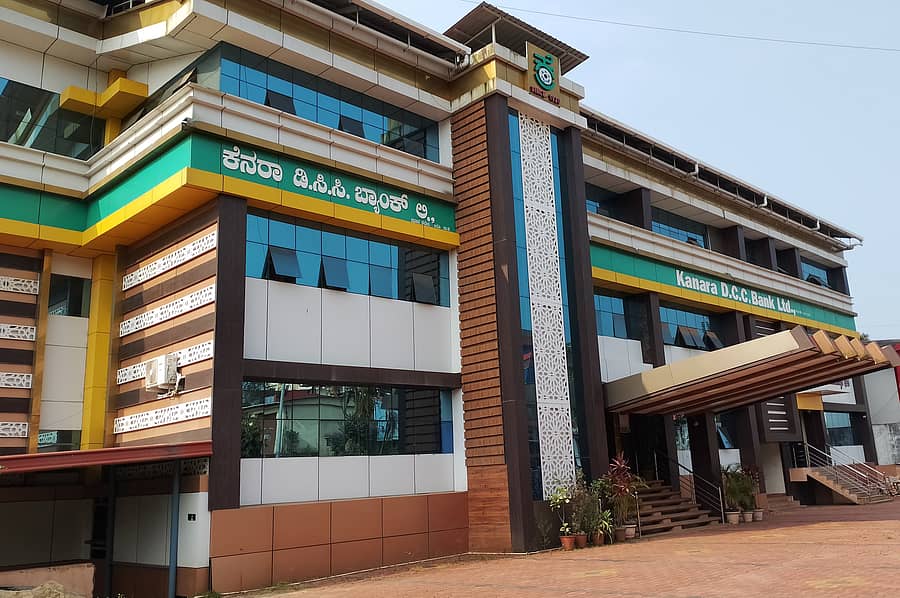 ಕೆನರಾ ಡಿಸ್ಟ್ರಿಕ್ಟ್ ಸೆಂಟ್ರಲ್ ಕೋ ಆಪರೇಟಿವ್ (ಕೆಡಿಸಿಸಿ) ಬ್ಯಾಂಕ್ ಕಚೇರಿ 