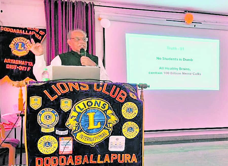 <div class="paragraphs"><p>ಡಾ.ನಾ.ಸೋಮೇಶ್ವರ</p></div>