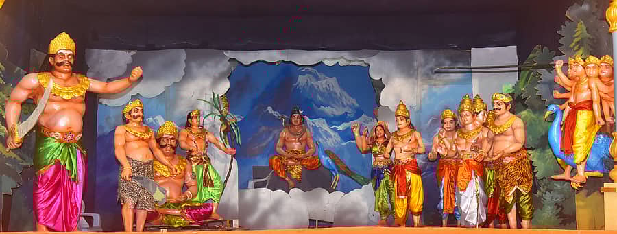 ತುಮಕೂರಿನ ಸಿದ್ಧಿ ವಿನಾಯಕ ಭವನದಲ್ಲಿ ಗಣೇಶ ಪ್ರತಿಷ್ಠಾಪನೆಗೆ ಸಿದ್ಧತೆ ಕೈಗೊಂಡಿರುವುದು