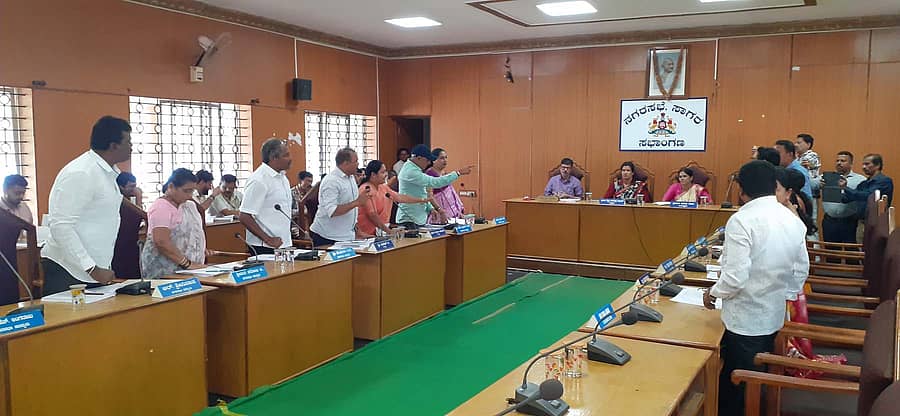 ಸಾಗರದಲ್ಲಿ ಶುಕ್ರವಾರ ನಗರಸಭೆಯ ಸಾಮಾನ್ಯ ಸಭೆ ನಡೆಯಿತು.