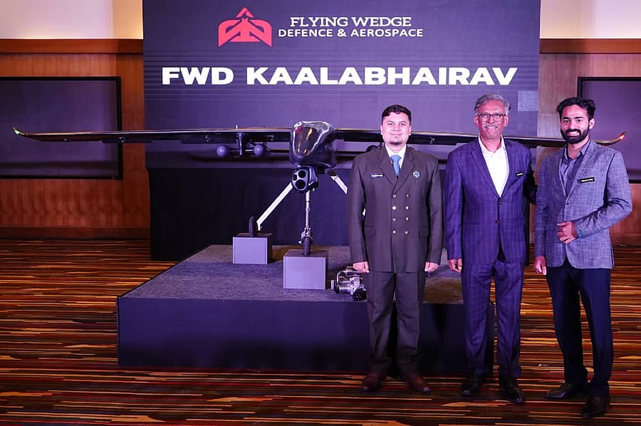 ಎಐ ಆಧಾರಿತ ಯುದ್ಧವಿಮಾನ ‘ಎಫ್‌ಡಬ್ಲ್ಯೂಡಿ ಕಾಲಭೈರವ’ದ ಬಗ್ಗೆ ಫ್ಲೈಯಿಂಗ್ ವೆಡ್ಜ್ ಡಿಫೆನ್ಸ್ ಆ್ಯಂಡ್‌ ಏರೋಸ್ಪೇಸ್‌ ಸಿಇಒ ಸುಹಾಸ್‌ ತೇಜಸ್ಕಂದ, ಸಿಒಒ ಡಿ.ಬಿ.ವಿ. ನರಸಿಂಹನ್‌, ಸಿಟಿಒ ಪ್ರಜ್ವಲ್‌ ಭಟ್‌ ವಿವರ ನೀಡಿದರು 
