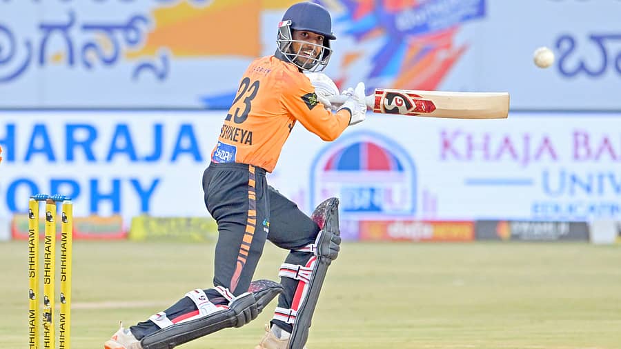 ಹುಬ್ಬಳ್ಳಿ ಟೈಗರ್ಸ್ ಪರ ಅಜೇಯ ಅರ್ಧಶತಕ ( 52) ಸಿಡಿಸಿದ ಕೆ.ಪಿ. ಕಾರ್ತಿಕೇಯ ಬ್ಯಾಟಿಂಗ್‌ ವೈಖರಿ – ಪ್ರಜಾವಾಣಿ ಚಿತ್ರ: ಅನೂಪ್‌ ರಾಘ ಟಿ.