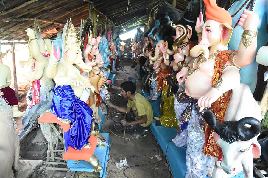 ಮಾರಾಟಕ್ಕೆ ಸಿದ್ಧಗೊಳ್ಳುತ್ತಿರುವ ಗಣೇಶ ಮೂರ್ತಿಗಳು