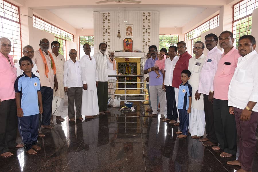 ಯಾದಗಿರಿಯ ಮಾತಾ ಮಾಣಿಕೇಶ್ವರಿ ನಗರದ ಹನುಮಾನ ದೇವಸ್ಥಾನದಲ್ಲಿ ಶನಿವಾರ ಶ್ರಾವಣ ಮಾಸದ ವಿಶೇಷ ಪೂಜೆಯಲ್ಲಿ ಪಾಲ್ಗೊಂಡಿದ್ದ ಭಕ್ತರು