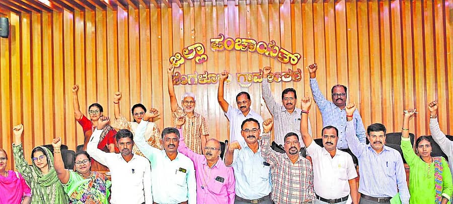 <div class="paragraphs"><p>ಜಿಲ್ಲಾಡಳಿತ ಭವನದಲ್ಲಿ ನಡೆದ ಕುಷ್ಠರೋಗ ಪ್ರಕರಣ ಸಮೀಕ್ಷೆ ಹಾಗೂ ಸರ್ಕಾರದ ಸೌಲಭ್ಯ ಪರಿಶೀಲನಾ ಸಭೆಯಲ್ಲಿ ಅಧಿಕಾರಿಗಳು ಭಾಗವಹಿಸಿದ್ದರು</p></div>