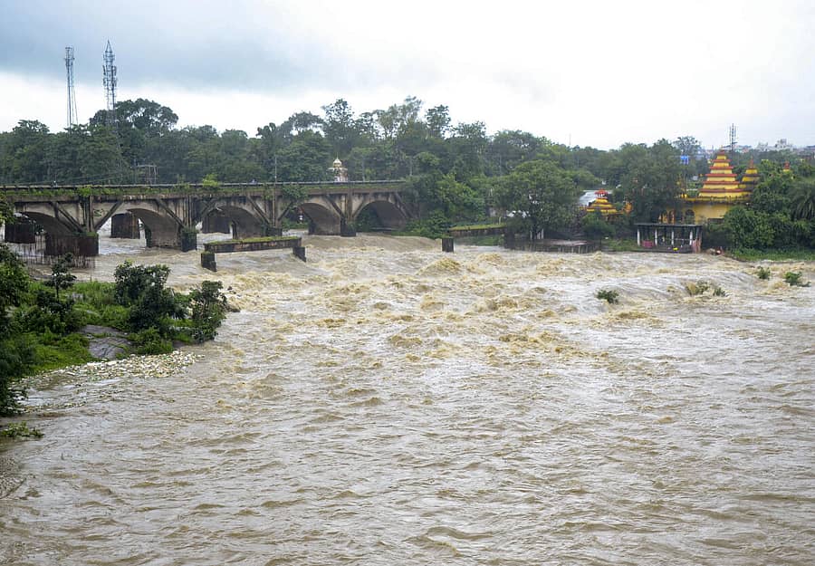 <div class="paragraphs"><p>ಸುವರ್ಣರೇಖಾ ನದಿ ಅಪಾಯಮಟ್ಟ ಮೀರಿ ಹರಿಯುತ್ತಿರುವ ದೃಶ್ಯ</p></div>