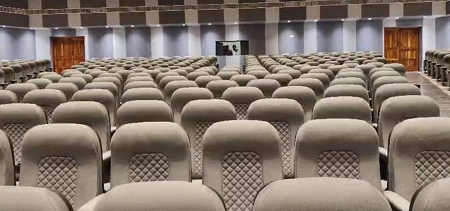 ಕಲಬುರಗಿಯ ಎಸ್‌.ಎಂ.ಪಂಡಿತ ರಂಗಮಂದಿರದಲ್ಲಿ ಅಳವಡಿಸಿರುವ ಸುಸಜ್ಜಿತ ಆಸನಗಳ ನೋಟ