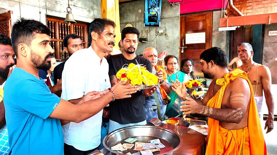 ಸೌಜನ್ಯಾ ಹೋರಾಟ ಸಮಿತಿಯಿಂದ ಕೋಟ ಅಮೃತೇಶ್ವರಿ ದೇವಸ್ಥಾನದಲ್ಲಿ ಭಾನುವಾರ ವಿಶೇಷ ಪೂಜೆ ಸಲ್ಲಿಸಲಾಯಿತು
