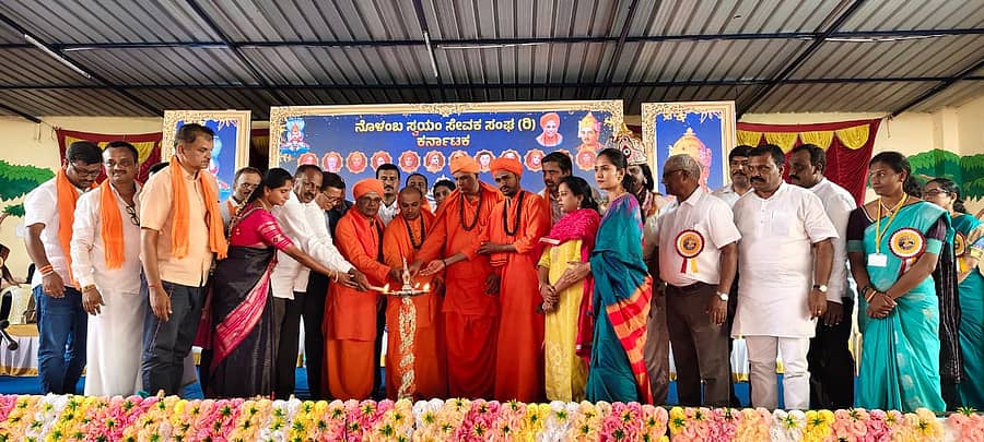 ತಿಪಟೂರಿನಲ್ಲಿ ನೊಳಂಬ ಸ್ವಯಂಸೇವಕ ಸಂಘದಿಂದ ನೊಳಂಬ ಸಂಗಮ ತುಮಕೂರು ಜಾತ್ರೆ, ಪ್ರತಿಭಾ ಪುರಸ್ಕಾರ ಮತ್ತು ಸಾಂಸ್ಕೃತಿಕ ಕಾರ್ಯಕ್ರಮ ನಡೆಯಿತು