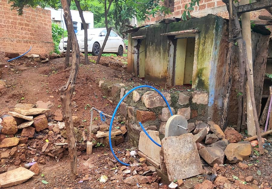ಬೀದರ್ ತಾಲ್ಲೂಕಿನ ಮಿರ್ಜಾಪುರ(ತಾಜ್) ಗ್ರಾಮದಲ್ಲಿ ಜಲ ಜೀವನ ಮಿಷನ್ ಯೋಜನೆಯಡಿ ಅಳವಡಿಸಿದ ನಲ್ಲಿಗೆ ಪೈಪ್‍ಲೈನ್ ಸಂಪರ್ಕ ಕಲ್ಪಿಸದಿರುವುದು