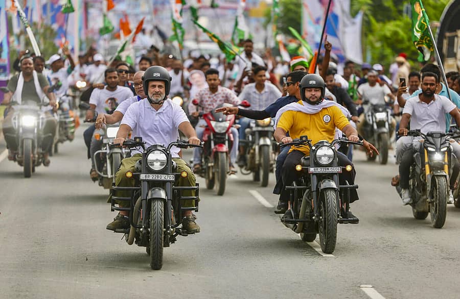 <div class="paragraphs"><p>ಕಾಂಗ್ರೆಸ್‌ ನಾಯಕ ರಾಹುಲ್‌ ಗಾಂಧಿ ಜೊತೆ&nbsp;ಆರ್‌ಜೆಡಿ ನಾಯಕ ತೇಜಸ್ವಿ ಯಾದವ್‌</p></div>