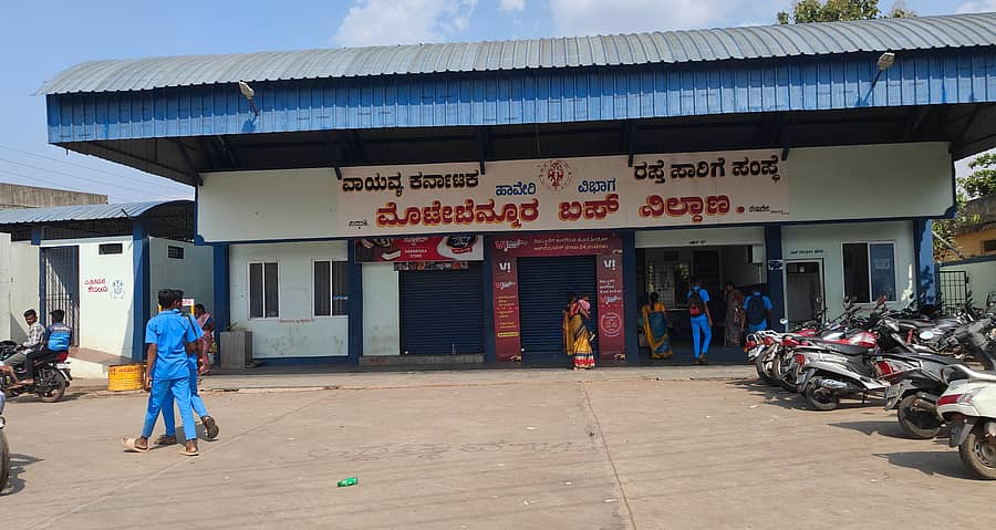 ಬ್ಯಾಡಗಿ ತಾಲ್ಲೂಕಿನ ಮೋಟೆಬೆನ್ನೂರು ಗ್ರಾಮದ ಬಸ್‌ ನಿಲ್ದಾಣ