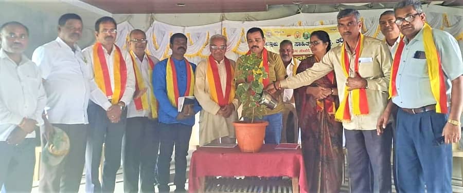 ತಾಲ್ಲೂಕು ಕಸಾಪದಿಂದ ಲಿಂಗದಹಳ್ಳಿಯ ಸರ್ಕಾರಿ ಪದವಿ ಪೂರ್ವ ಕಾಲೇಜು ಮತ್ತು ಪ್ರೌಢಶಾಲೆಯಲ್ಲಿ ಶ್ರಾವಣ ಸಾಹಿತ್ಯ ಸಂಭ್ರಮ ನಡೆಯಿತು.