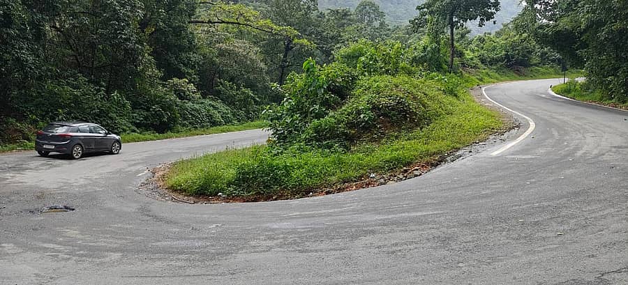 ಮೂಡಿಗೆರೆ ತಾಲ್ಲೂಕಿನಲ್ಲಿ ಹಾದು ಹೋಗಿರುವ ಚಾರ್ಮಾಡಿ ಘಾಟ್ ರಸ್ತೆ