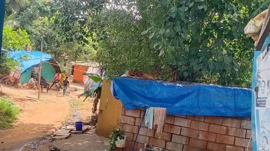 ಕುಣಿಗಲ್ ಪಟ್ಟಣದ ತುಮಕೂರು ರಸ್ತೆಯಲ್ಲಿ ಕಾಂಗ್ರೆಸ್ ಭವನಕ್ಕೆ ನೀಡಲಾಗಿರುವ ಜಮೀನು