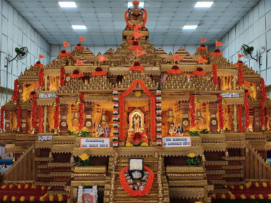 ಹಗರಿಬೊಮ್ಮನಹಳ್ಳಿಯಲ್ಲಿ ಪ್ರದರ್ಶನಕ್ಕೆ ಇಟ್ಟಿರುವ ಆಯೋಧ್ಯೆಯ ಶ್ರೀರಾಮ ಮಂದಿರದದ ಪ್ರತಿಕೃತಿ
