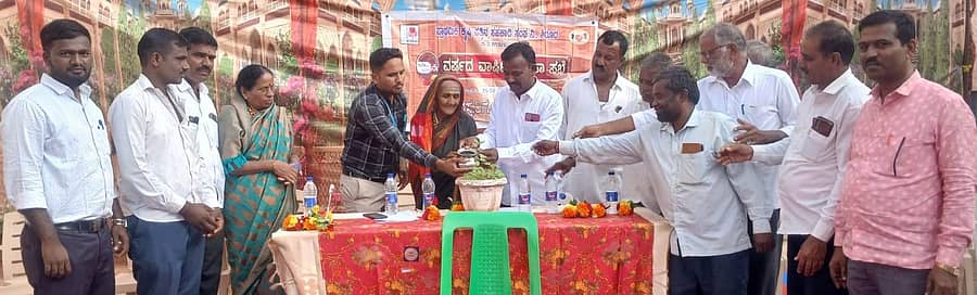 ಶಿರೂರ ಪಿಕೆಪಿಎಸ್‌ನ ವಾರ್ಷಿಕ ಸರ್ವ ಸಾಧಾರಣ ಸಭೆಯನ್ನು ಕೆನರಾ ಬ್ಯಾಂಕ್ ವ್ಯವಸ್ಥಾಪಕ ಅಶೋಕ ಪವಾರ ಉದ್ಘಾಟಿಸಿದರು 