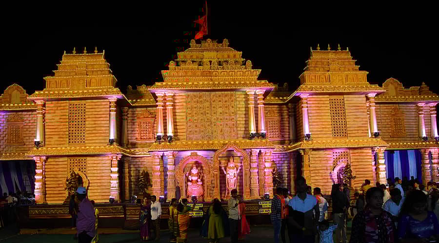 ಬಿ.ಡಿ.ರಸ್ತೆ ಬಳಿ ವಿಶ್ವ ಹಿಂದೂ ಪರಿಷತ್‌, ಬಜರಂಗದಳದವರು ಗಣೇಶೋತ್ಸವಕ್ಕೆ ರೂಪಿಸಿರುವ ಮಂಟಪ