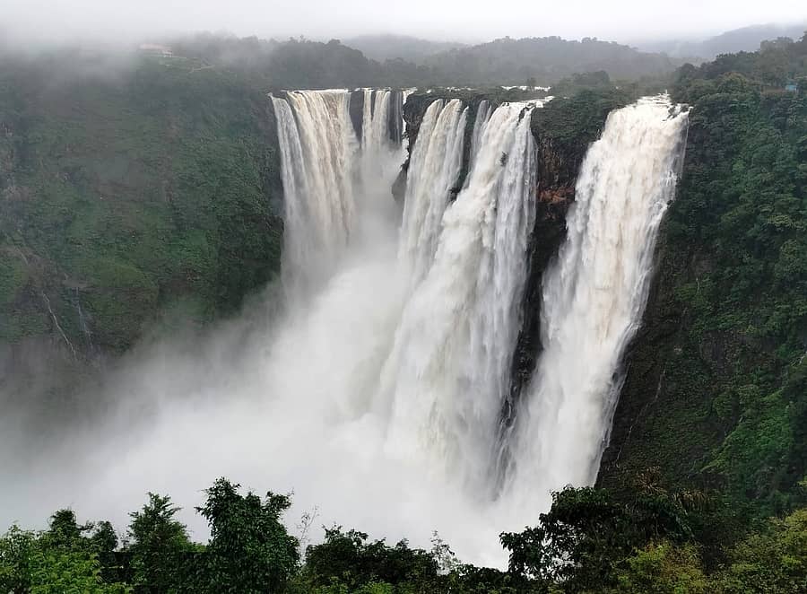 ಕಾರ್ಗಲ್ ಸಮೀಪದ ವಿಶ್ವ ವಿಖ್ಯಾತ ಜೋಗ ಜಲಪಾತದಲ್ಲಿ ಮರುಕಳಿಸಿರುವ ಜಲ ವೈಭವದ ನೋಟ